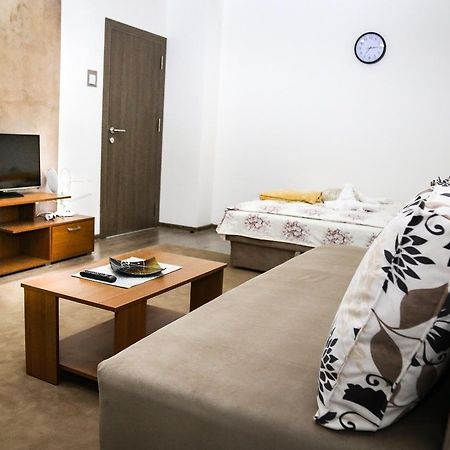 Comfort Inn Apartment 2 โนวีปาซาร์ ภายนอก รูปภาพ